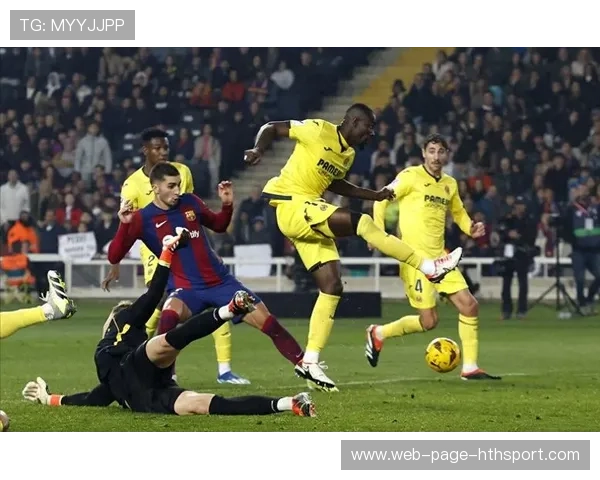 巴萨多脚配合撕裂封锁，佩德里抽射命中